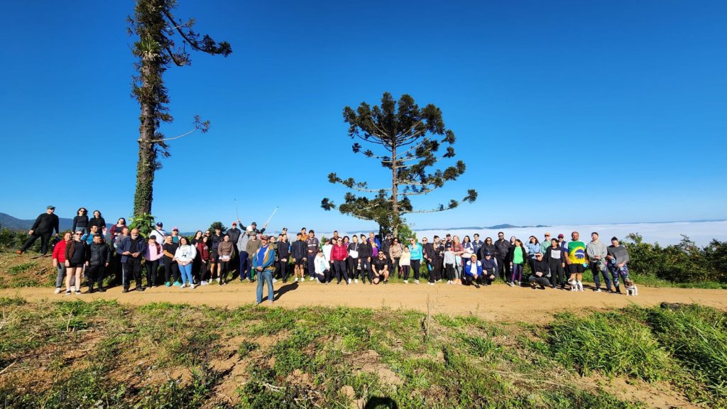 Caminhada na Natureza reúne participantes no circuito de Bom Sucesso